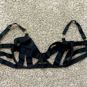 VS Very Sexy Ouvert Strappy Demi Bra